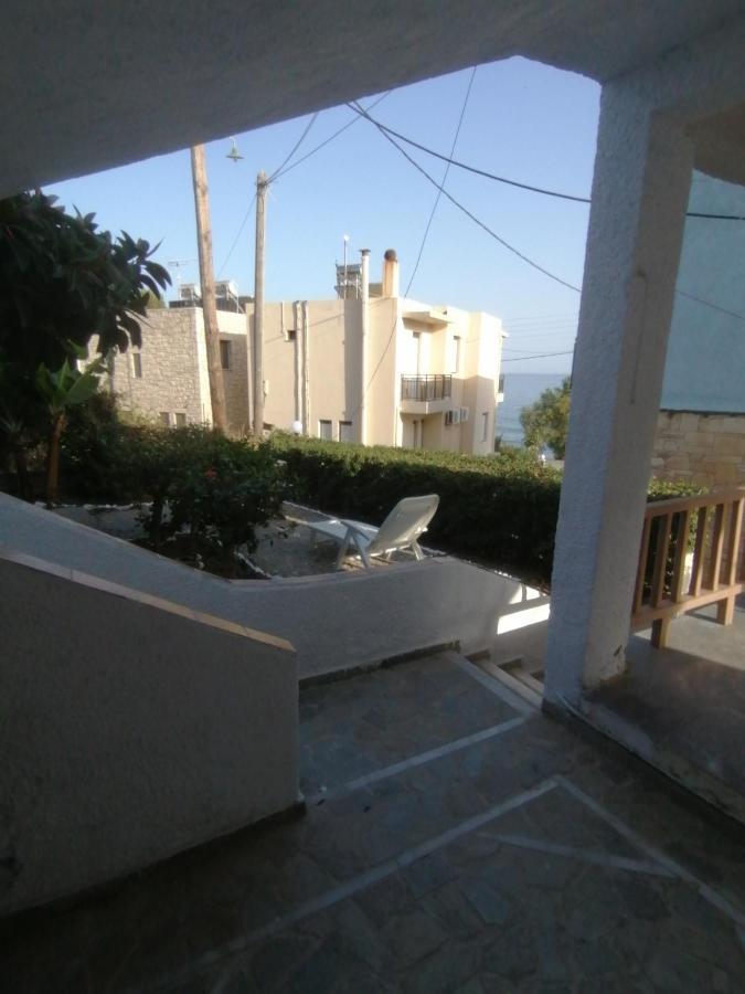 President Guest House Keratokampos Exterior photo