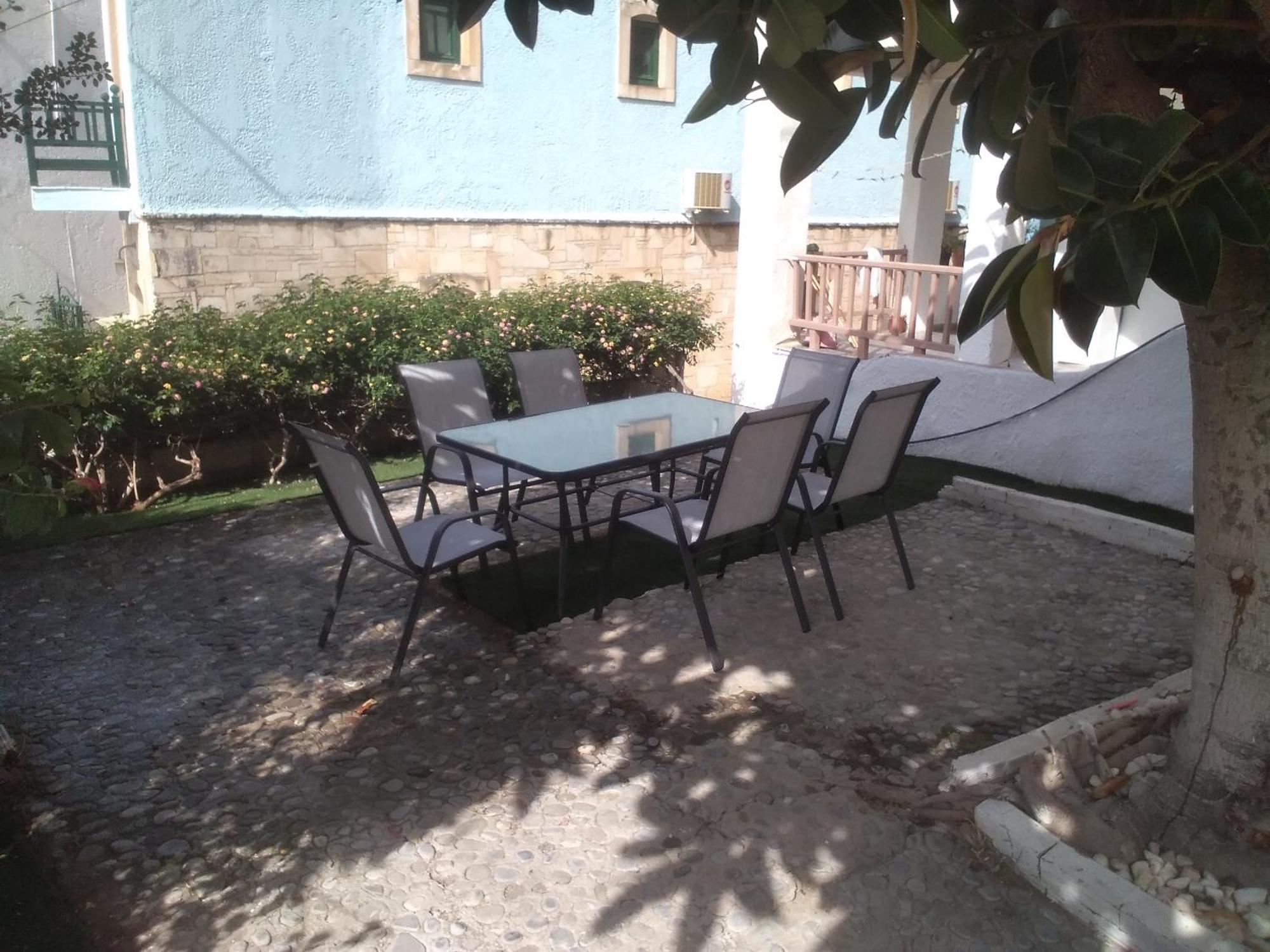 President Guest House Keratokampos Exterior photo